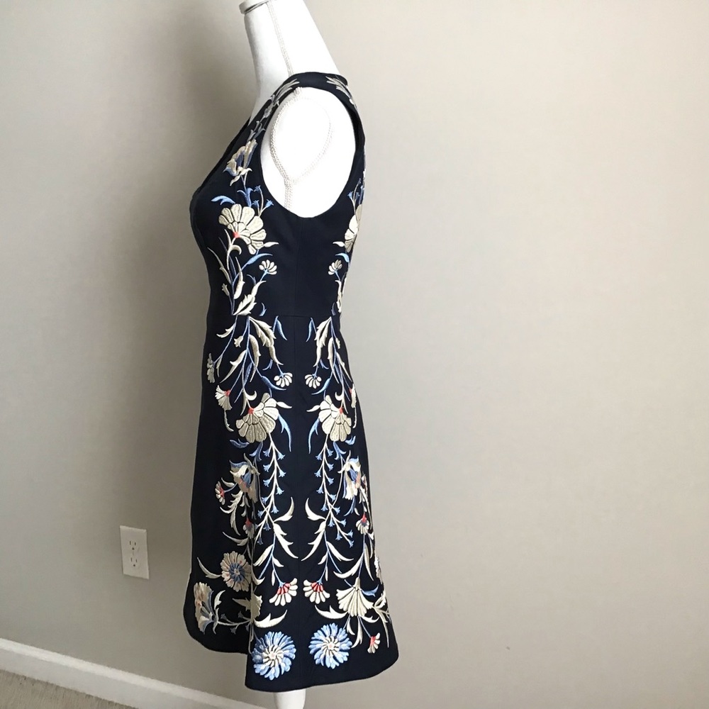 Embroidered Dress ASO Lorelai Gilmore in Gilmore Girls - Picture 8 of 12